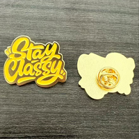 En gros, épingles en métal à motifs de dessins animés, épingles à lettres anglaises mignonnes, épingles à citations inspirantes, badges de revers 'Stay Classy', cadeaux souvenirs en stock