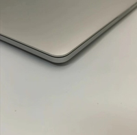 Ordinateur portable MacBook Pro i5 2015 13 pouces 8+128 Go 2,7 GHz, 80 % neuf, idéal pour les études, avec traces d'usage, tapis de souris et sac d'origine inclus.