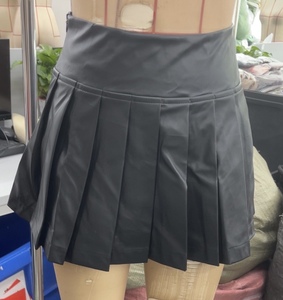 Completo <span class=keywords><strong>Donna</strong></span> 2 Pezzi Peeqi: Minigonna Plissettata in Ecopelle e Giacca con Zip e Stampa Lettering in Ecopelle - Product Image 5