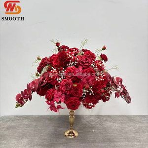 Centro de Mesa Floral Clásico SMOOTH en Rojo Borgoña con Rosas y Orquídeas, Decoración Floral Personalizada para Bodas - Product Image 1