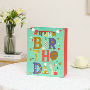 ถุงของขวัญพิมพ์ลาย Happy Birthday <span class=keywords><strong>Hip</strong></span> <span class=keywords><strong>Hooray</strong></span> ปั๊มทอง สำหรับงานวันเกิดและบรรจุภัณฑ์ของขวัญ พร้อมหูหิ้วเชือก - Product Image 3