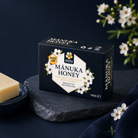 Boîtes en carton blanc personnalisées pour savon avec logo en feuille d'or et détails UV pour savon bio, produit végétalien et emballage éco-responsable