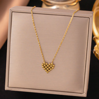 Collier pendentif en forme de cœur de papillon en acier inoxydable plaqué or 18 carats pour femmes et hommes, collier ras du cou, bijoux