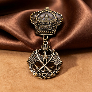 Broche médaillon épaulette en alliage de zinc argenté antique, avec logo personnalisé et ruban émaillé, pour uniforme de costume, faible MOQ accepté - Product Image 6