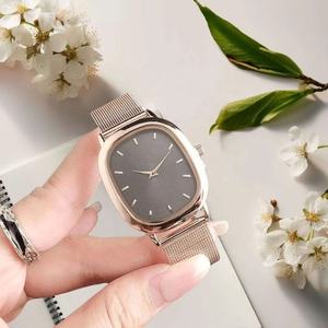 Reloj de Pulsera de Moda para Mujer, con Correa de Malla Dorada de Plástico, Esfera Redonda, Estilo Minimalista, Casual, para Uso Diario, Nuevo, de Alta Gama - Product Image 3