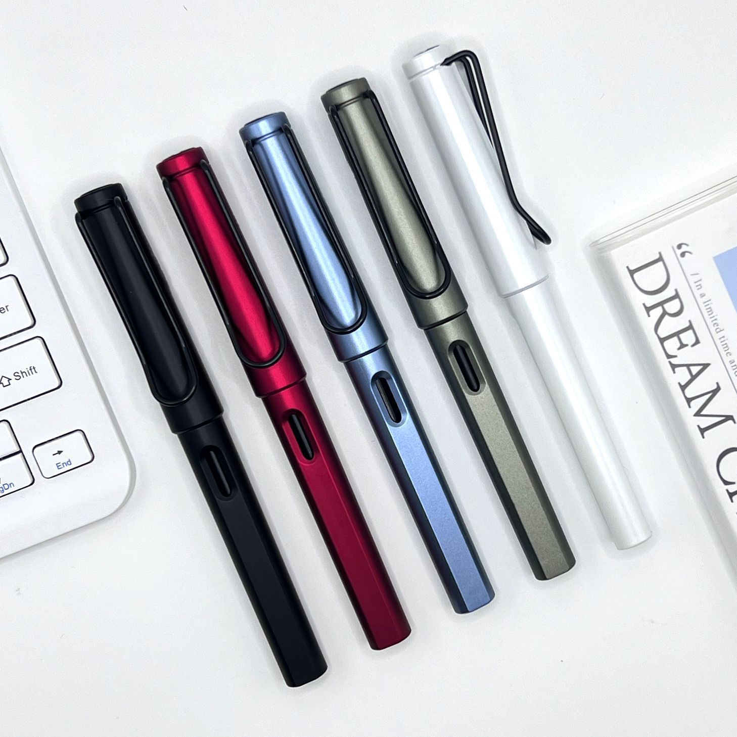 Spray pole black clip