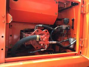 รถขุด DOOSAN DH220 มือสอง 22 ตัน เครื่องยนต์คัมมินส์ ปั๊มไฮดรอลิกคาวาซากิ มอเตอร์ วาล์ว KYB ชั่วโมงการใช้งานต่ำ สภาพ 90% ใหม่ ราคาแข่งขัน ปี 2023 - Product Image 3