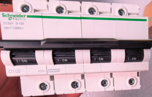 Interruptor de Circuito C120H, Interruptor de Aire 4P D100A 400V, Protección Contra Sobrecarga y Cortocircuito, Distribución Eléctrica - Product Image 1