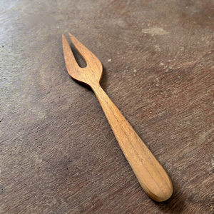 Fourchette à fruits en bois à deux dents, écologique, best-seller indonésien, vaisselle rustique, ustensile de cuisine réutilisable de Bali - Product Image 1
