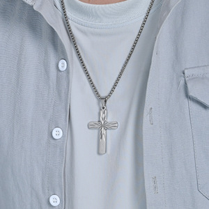 Cross-border yunnique style <b>titanium</b> steel cross necklace, niche fashion design, stainless steel non-fading jewelry - Product Image 3