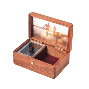 Bán Buôn Tự Làm Sáng Tạo <span class=keywords><strong>Mini</strong></span> Hand Crank Âm Nhạc Hộp Tùy Chỉnh Laser Khắc Bằng Gỗ Ảnh Âm Nhạc Hộp Sản Xuất Tại Trung Quốc Nhà Máy Giá - Product Image 2