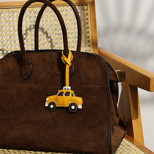 Llavero de cuero con diseño de taxi hecho a mano Zenos, colgante decorativo para bolso cosido a mano, coleccionable de arte de Guangdong - Product Image 4