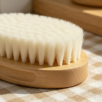 Brosse corporelle ovale en bois de hêtre naturel, poils de chèvre doux, exfoliante, avec manche en bois, masseur capillaire, pour le bain et le spa des bébés