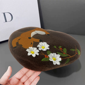 Béret avec motif d'écureuil brodé, taille unique, motif de dessin animé marron pour femmes et filles - Product Image 2