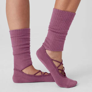 Calcetines Deportivos de Mujer KTS618, Fabricante OEM, Logotipo Personalizado, Tejido de Algodón, Suela de Goma Antideslizante, Color Rosa - Product Image 4