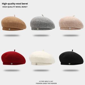 Boina de lana de ala ancha para mujer, nueva, sencilla y versátil, con etiqueta metálica, estilo pintor, cálida, para otoño e invierno, ideal para ocasiones informales. - Product Image 4