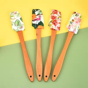 Silicone Cream Cake Spatula Flower Pattern Chocolate Butter Mixing Scraper with Wooden Handle Kitchen Pastry Baking Tools - Product Image 1