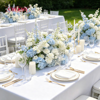 Chemin de table en fleurs artificielles roses en gros, centre de table en soie mélangée de lys et de roses pour la décoration de tables de jardin, de mariages et d'hôtels