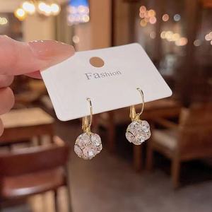 Boucles d'oreilles pendantes tendance pour femme, plaqué or 14 carats, brillantes, géométriques, nouvelle mode, bijoux de haute qualité avec strass en cristal, cadeau - Product Image 3