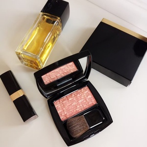 <span class=keywords><strong>Blush</strong></span> Star Color Haute <span class=keywords><strong>Couture</strong></span> en tissu gaufré, délicat, nacré et illuminant - Product Image 1