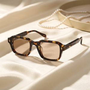 Gafas de Sol Cuadradas Clásicas RTS de Alta Moda con Protección UV y 5 Barras, Tendencia 2026 para Hombre y Mujer - Product Image 3