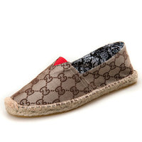 Chine Vente en Gros Chaussures Plates en Jute pour Hommes et Femmes, Mocassins Personnalisés à Motif Lettre, Bout Fermé, Qualité Supérieure