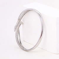 Bracelet jonc ouvert pour femme, plaqué or, anti-ternissement, avec zircon et fermoir à vis, design géométrique tendance, style chrétien, pour anniversaire