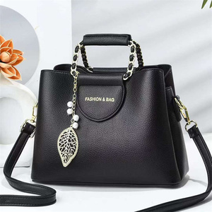 Estilo novedoso 2022, nueva moda, bolso cruzado de felpa a <span class=keywords><strong>la</strong></span> moda <span class=keywords><strong>simple</strong></span>, bolso de hombro de lujo para mujer, bolsos de mano - Product Image 3