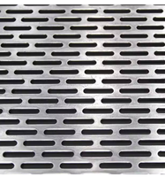 Marches d'escalier en acier inoxydable perforées à fentes allongées, légères et durables, pour une sécurité accrue