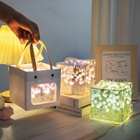 Nouvelle lampe de nuit en acrylique en forme de cube remplie de fleurs de tulipes, 12 cm, lumière d'ambiance de luxe pour chevet et bureau, cadeau créatif DIY, vente en gros
