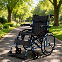 Fauteuil roulant manuel en aluminium léger avec pneus solides - Chaise de transport pliable pour adultes et personnes âgées, capacité 100 kg, certifié CE