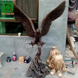 Levensgrote Bronzen Zwartoorvliegerstandbeeld Koperen Adelaarsbeeld Dierensculptuur