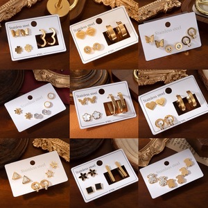 Boucles <span class=keywords><strong>d</strong></span>'oreilles clous Beiver pour femmes, tendance mode européenne <span class=keywords><strong>et</strong></span> américaine, design géométrique chiffres romains <span class=keywords><strong>et</strong></span> diamants, en acier inoxydable plaqué or - Product Image 2