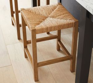 Tabouret de bar en bois avec siège en jonc de mer tissé à la main moderne à quatre pieds sans dos charme rustique fonctionnalité polyvalente tabouret de bar pour la maison - Product Image 3