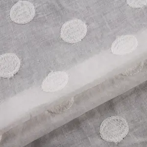 Blanco suave de algodón blanco dot bordado tela con bordado camisa S-2992