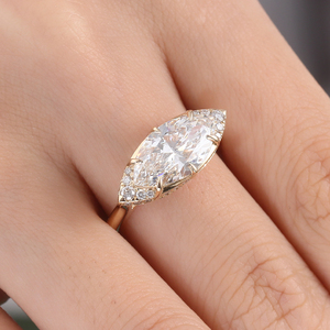 Anillo de compromiso de oro de 18k auténtico con incrustaciones de lujo de diamante de laboratorio de corte Marquise de 3 quilates, personalizado, superventas en EE. UU. - Product Image 3