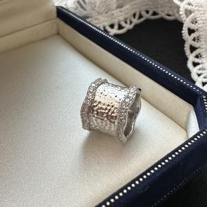 Anneaux de mode en argent S925 de luxe européen et américain, style médiéval léger, motif texturé, zirconium, simple et élégant - Product Image 4