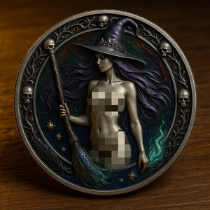 Moneda Chapada Personalizada con Diseño Libre para Regalo de Halloween, Bruja Sexy - Product Image 1
