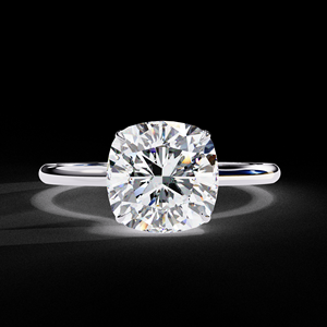 Bague de fiançailles Sheeraj Solitaire 2,50 carats en or jaune 14K avec diamant de laboratoire certifié IGI taille coussin et pierres latérales ethniques - Product Image 5