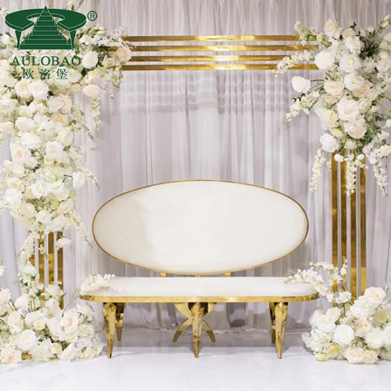 ロイヤルスタイルのロマンチックなファブリックまたはレザークッション花嫁と花婿の寝椅子