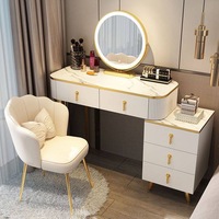 Meuble de chambre à coucher de luxe : Coiffeuse avec plateau en bois, miroir intelligent et table de nuit intégrée