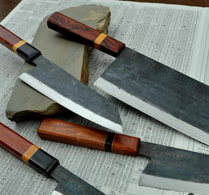 Cuchillo de Chef de 9.4 Pulgadas de Nuevo Diseño y Buena Calidad - Gyuto 240 - Cuchillo Forjado a Mano con Mango de Madera de Ébano y Palisandro - Product Image 5