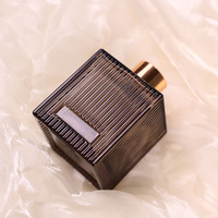 Flacon diffuseur d'huiles essentielles en verre carré de luxe, en promotion, avec bâtonnets parfumés, couleur personnalisable