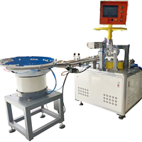 Équipement de capsulage automatique de bouteilles Kemawell Machine d'assemblage de bouchons oscillants contrôlée par PLC pour bière, liqueur, bambou, plastique