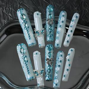 Uñas acrílicas hechas a mano al por mayor, uñas postizas acrílicas cuadradas de cobertura completa, diamantes de imitación azules, diseño de flores en 3D, personalizables. - Product Image 3
