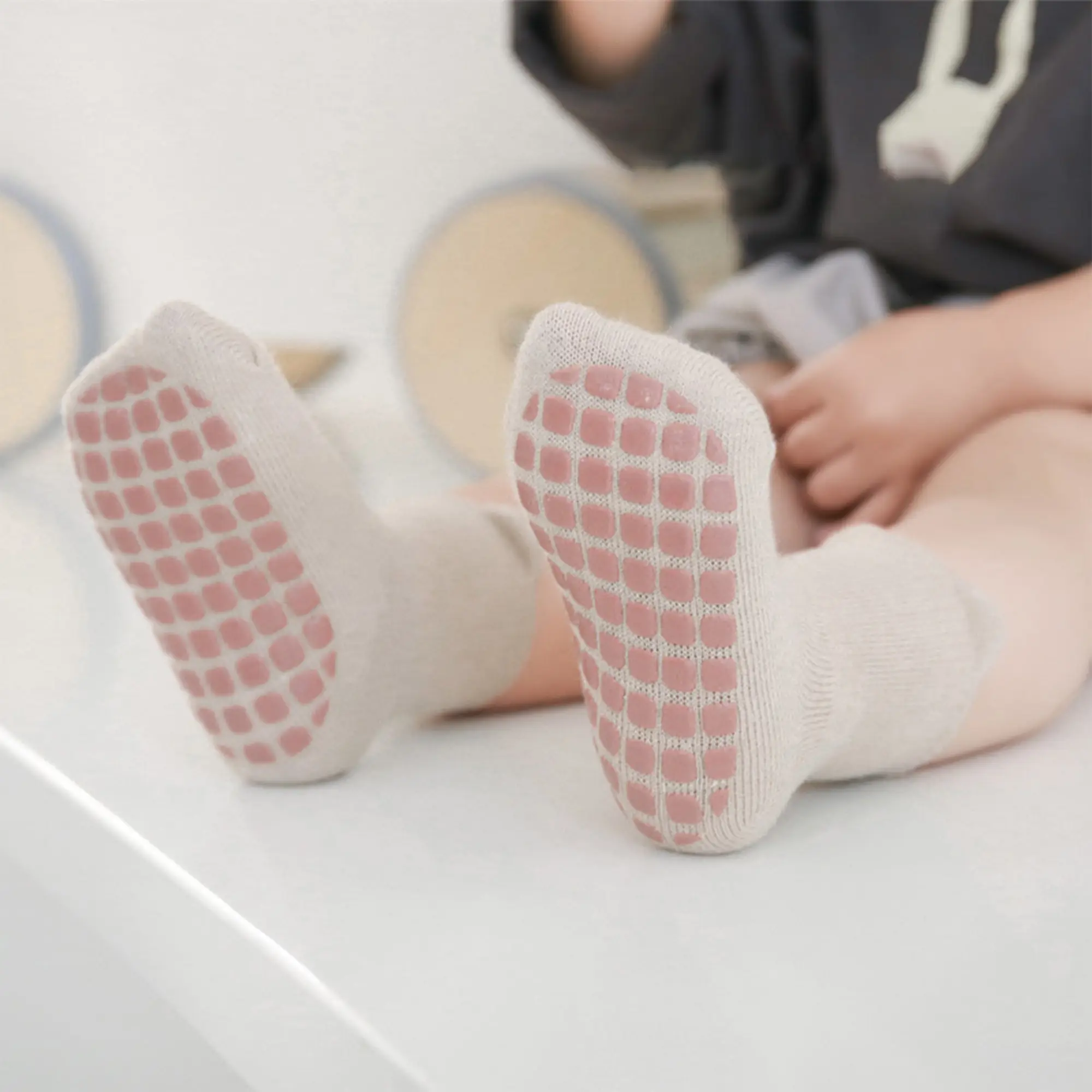 Individuelle niedliche Tierenboden-Baby-Kindersocken rutschfeste Beinwärmer Mittelländersocken für Jungen und Mädchen