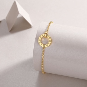 Bracelet chaîne à anneaux plaqué or 18 carats avec chiffres romains, bijoux en argent 925 plaqué or 18 carats et moissanite - Product Image 4