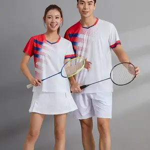 Ucuz fabrika toptan özel LOGO badminton giyim tenis gömlek erkekler ve kadınlar için kırmızı beyaz badminton kazağı şort etekler