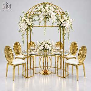 Silla de Acero Inoxidable con Respaldo en Forma de Abanico Dorado y Asiento Acolchado Blanco para Alquiler en Recepciones de Bodas y Compradores Mayoristas de Muebles - Product Image 1