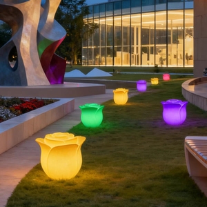 Lustre de Noël à LED rose lumineuse Lampe de table moderne unique et enfichable pour les célébrations de mariage en plein air ou les décorations de vacances - Product Image 2